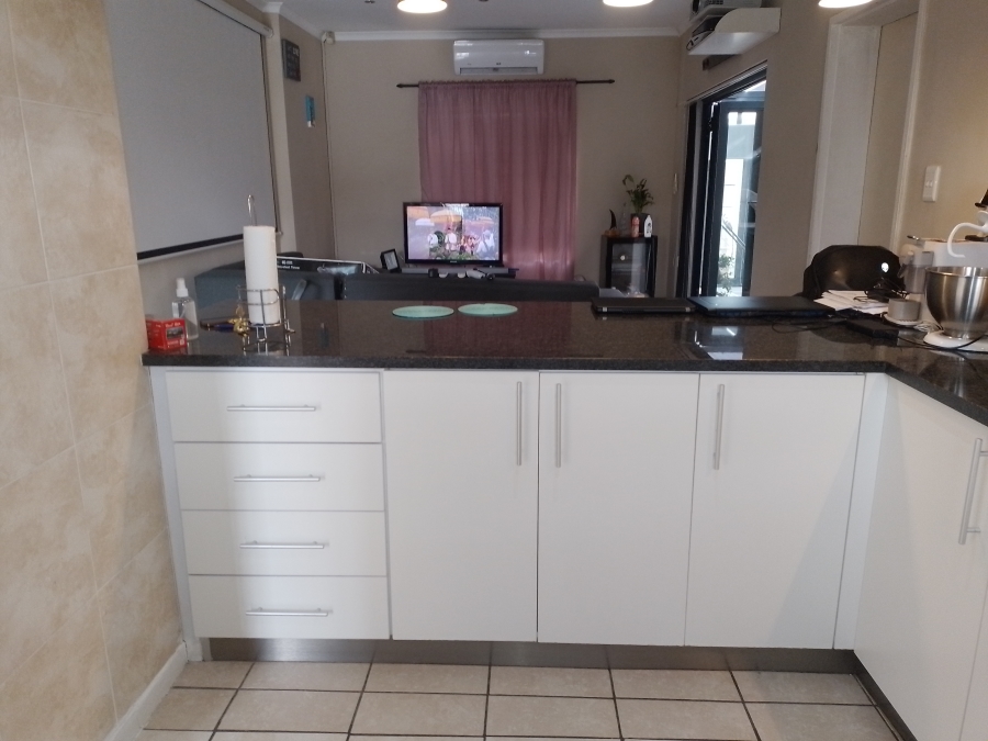 To Let 2 Bedroom Property for Rent in Hunters Creek Western Cape